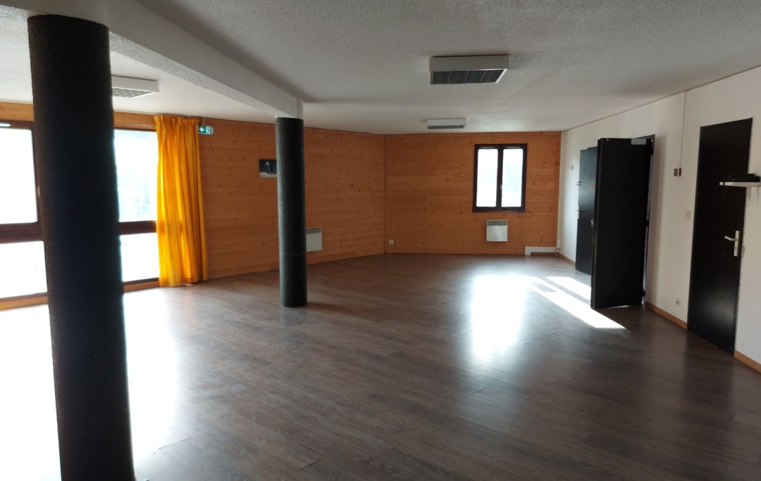 Annonces PESSAC : Appartement | BORDEAUX (33000) | 107 m2 | 62 500 € 