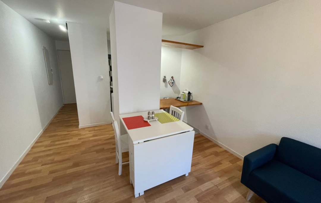 Annonces PESSAC : Apartment | BORDEAUX (33000) | 34 m2 | 720 € 